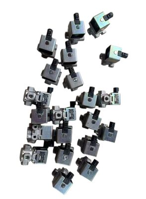 Japońskie części do samochodów ciężarowych Zawór magnetyczny 1-82563602-0 dla ISUZU FVR34 6HK1 6HK1T ISUZU PARTS