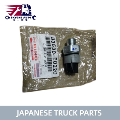 Japońskie części do ciężarówek Czujnik ciśnienia oleju 83530-E0220 83530E0220 83530-1471 do KOBELCO/HINO 500 J08C J08E SK200-6 Części silnika Hino
